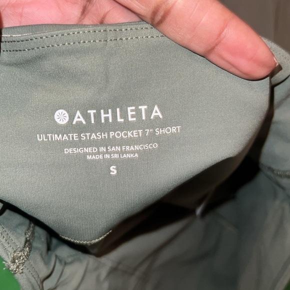 Athleta Ultimate Stash Pocket 7” Women's Athletic Capri Olive Shorts size Small - Picture 3 of 7